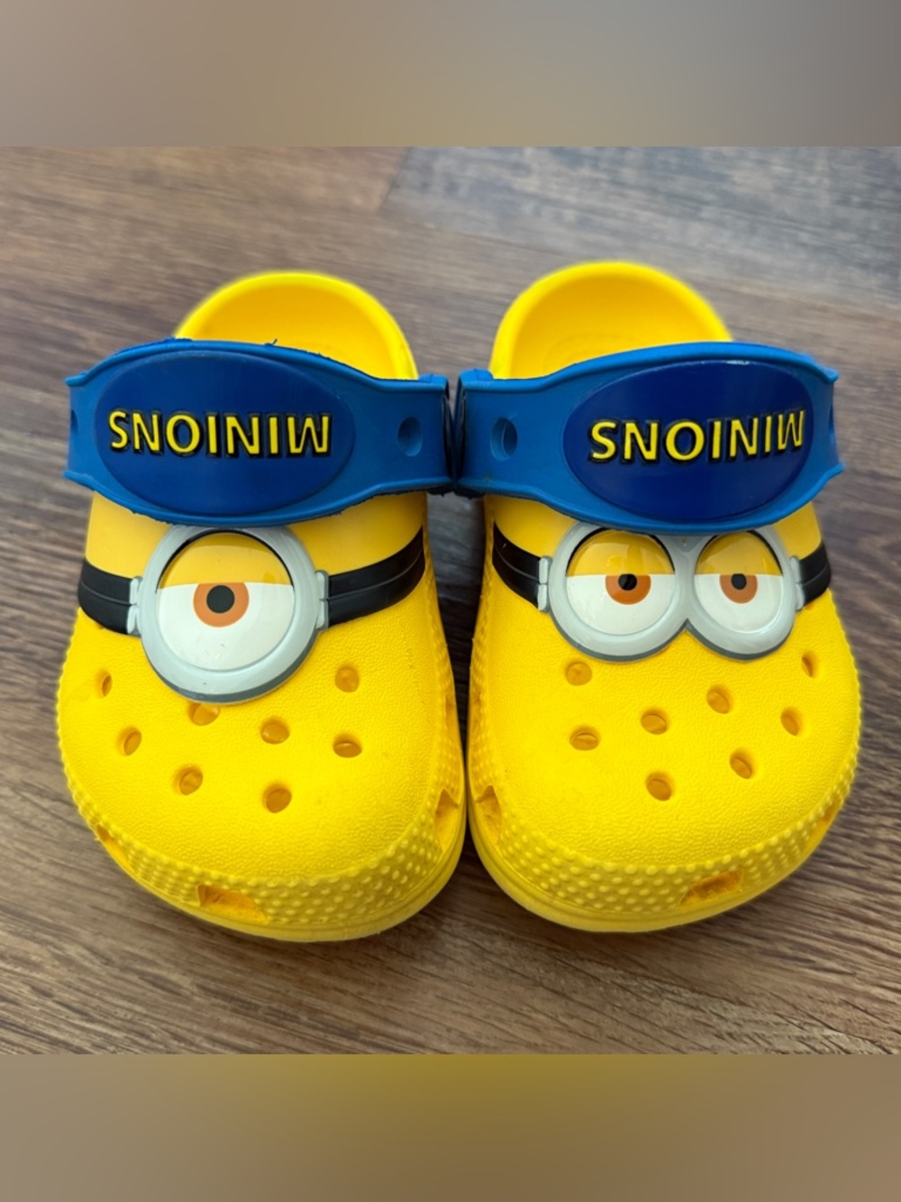 Toddle Minion CROCS - size 5 - Picture 5 of 7